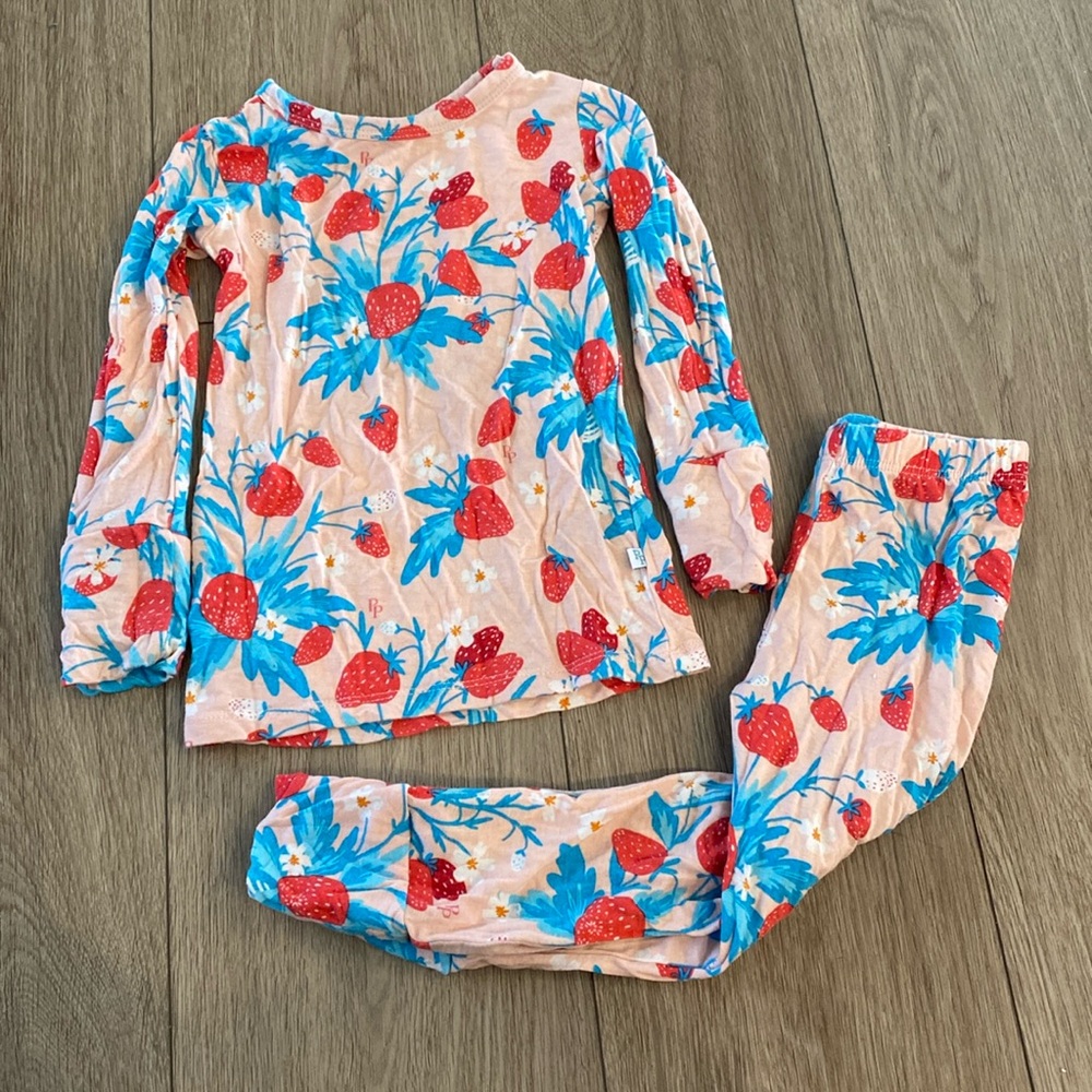 Posh Peanut long sleeve/pants Strawberry bamboo pajamas size 2T